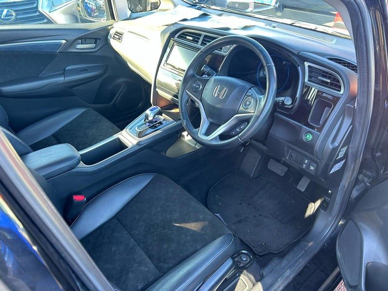 2015 Honda Shuttle Hybrid, photo 3
