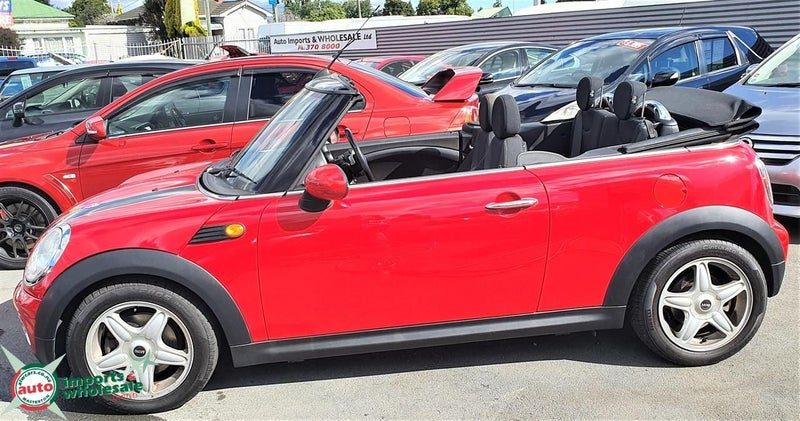 2010 BMW Mini Cooper Cabriolet, photo 2