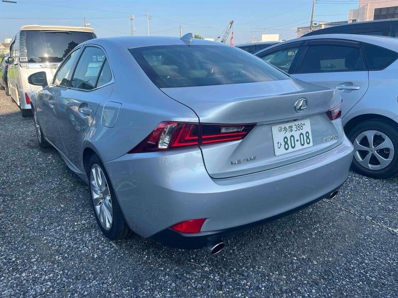 2016 Lexus IS 200t, photo 2