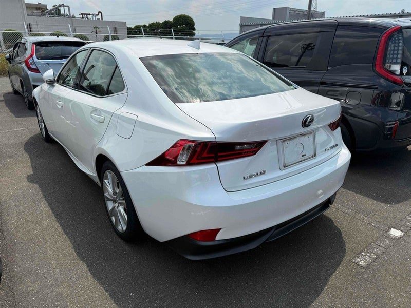 2013 Lexus IS 300h Hybrid, photo 2