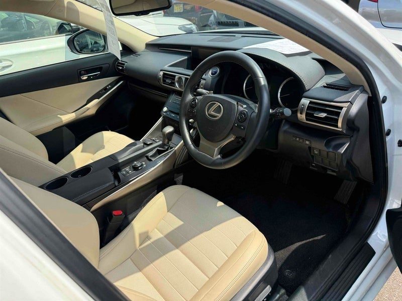2013 Lexus IS 300h Hybrid, photo 3