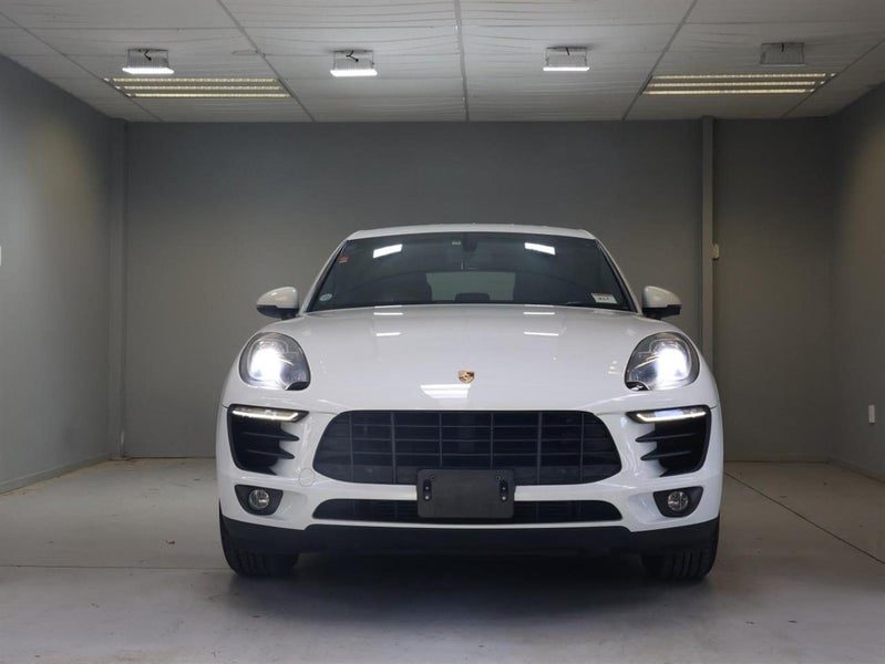 2015 Porsche Macan Turbo, photo 2