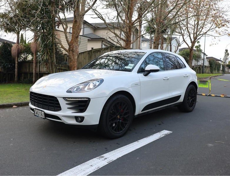 2016 Porsche Macan Turbo, photo 2