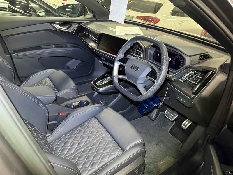 2022 Audi Q4 S Line, photo 3