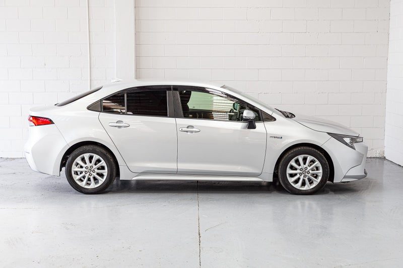 2020 Toyota Corolla HYBRID S, photo 3