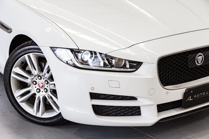 2019 Jaguar XE XE PURE, photo 2