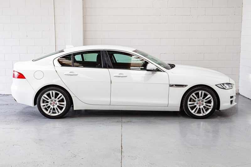 2019 Jaguar XE XE PURE, photo 3
