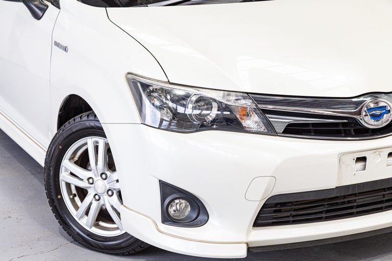 2014 Toyota Corolla Fielder, photo 2