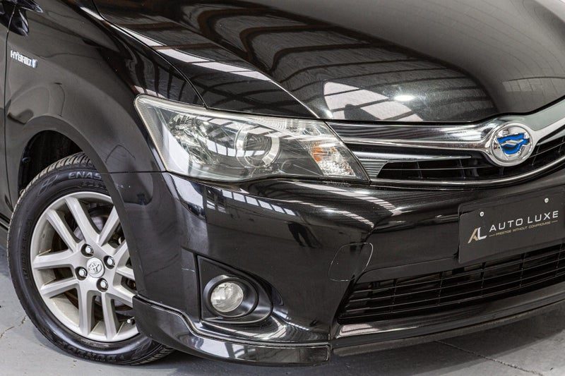 2013 Toyota Corolla Fielder WXB Hybrid, photo 2