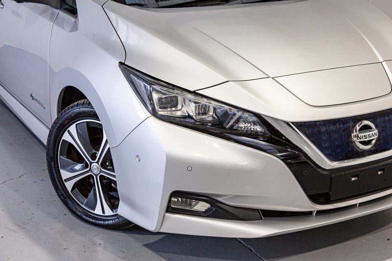 2018 Nissan Leaf G, photo 2