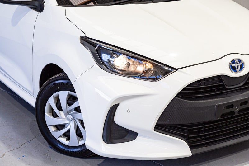 2021 Toyota Yaris Hybrid, photo 2