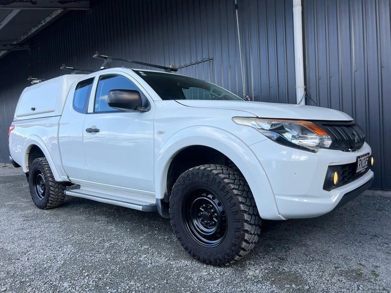 2017 Mitsubishi Triton GLX, photo 2
