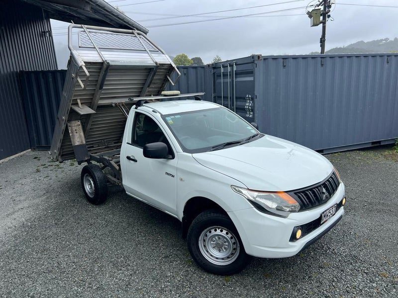 2017 Mitsubishi Triton GLX, photo 2