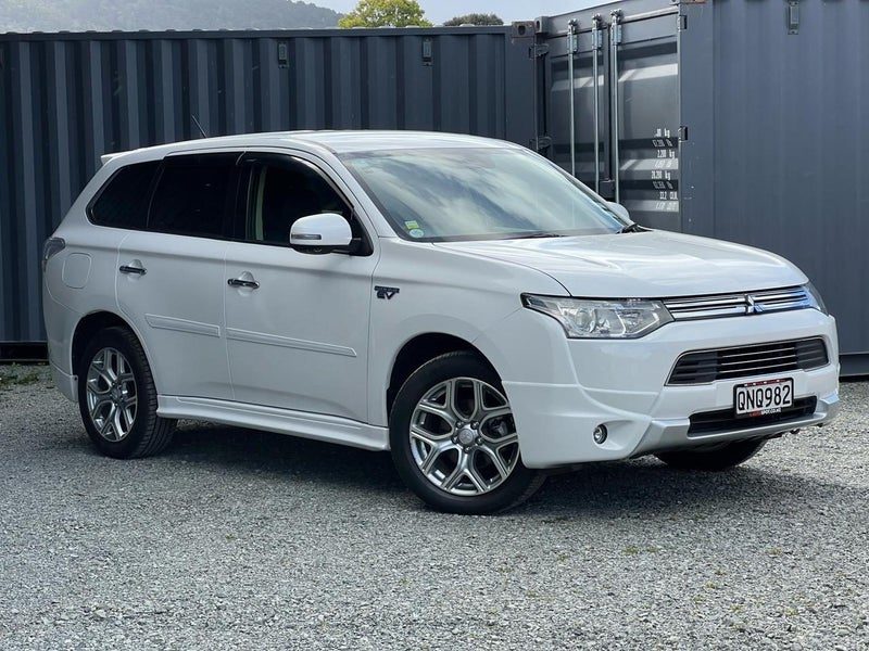 2013 Mitsubishi Outlander PHEV, main photo