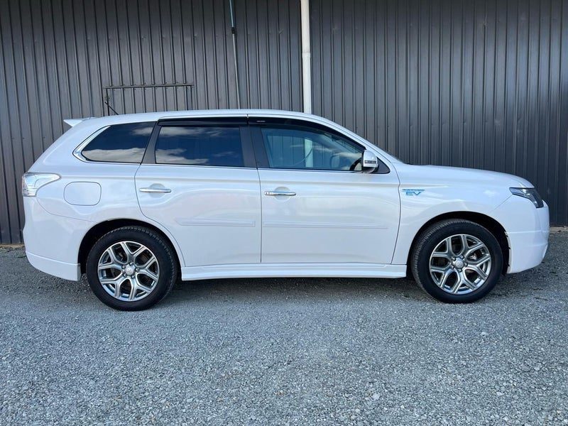 2013 Mitsubishi Outlander PHEV, photo 3