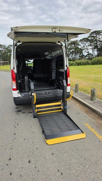 2021 Toyota Hiace Zx Gvn, photo 2