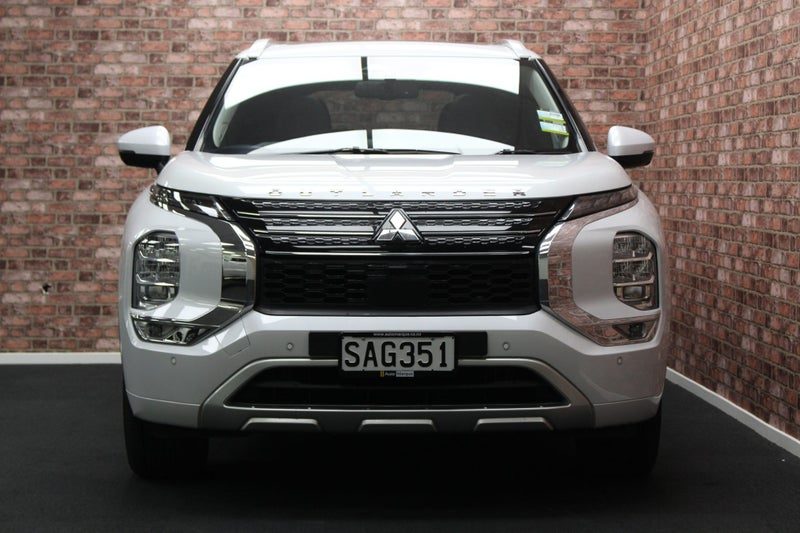 2022 Mitsubishi Outlander VRX PHEV 7 SEAT SUV, photo 3