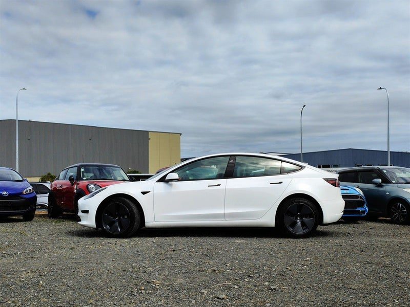2021 Tesla Model 3 Standard Range Plus, photo 2