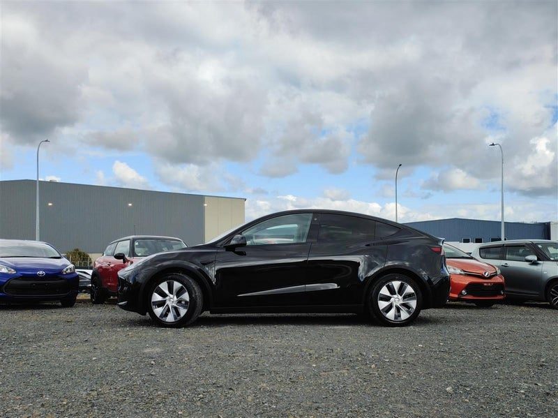 2023 Tesla Model Y Rear Wheel Drive, photo 3