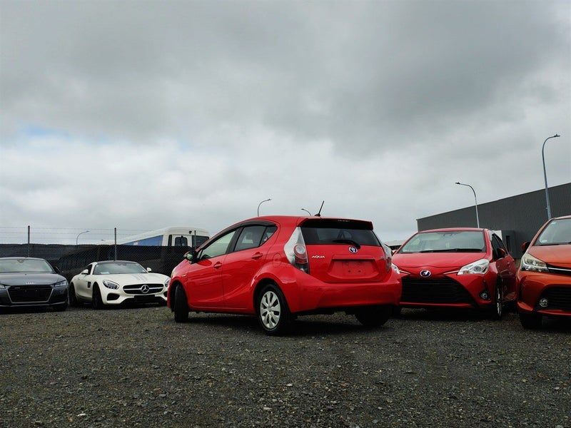 2012 Toyota Aqua G Hybrid, photo 3