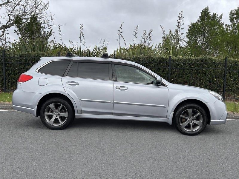 2014 Subaru Legacy Wagon, photo 2