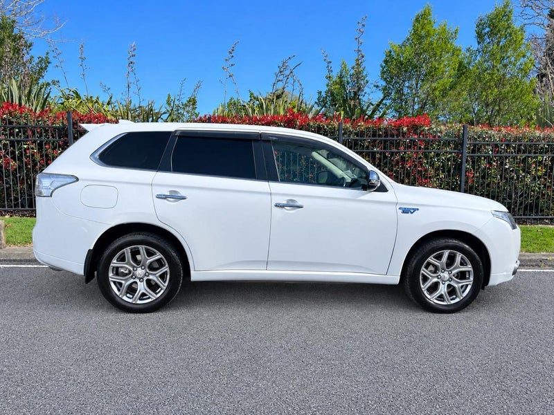 2015 Mitsubishi Outlander, photo 2