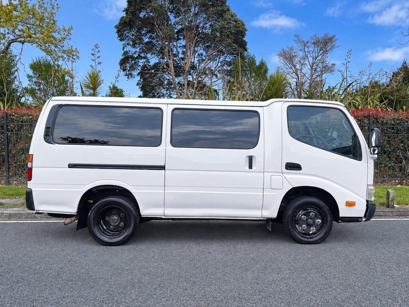 2011 Toyota Dyna, photo 2