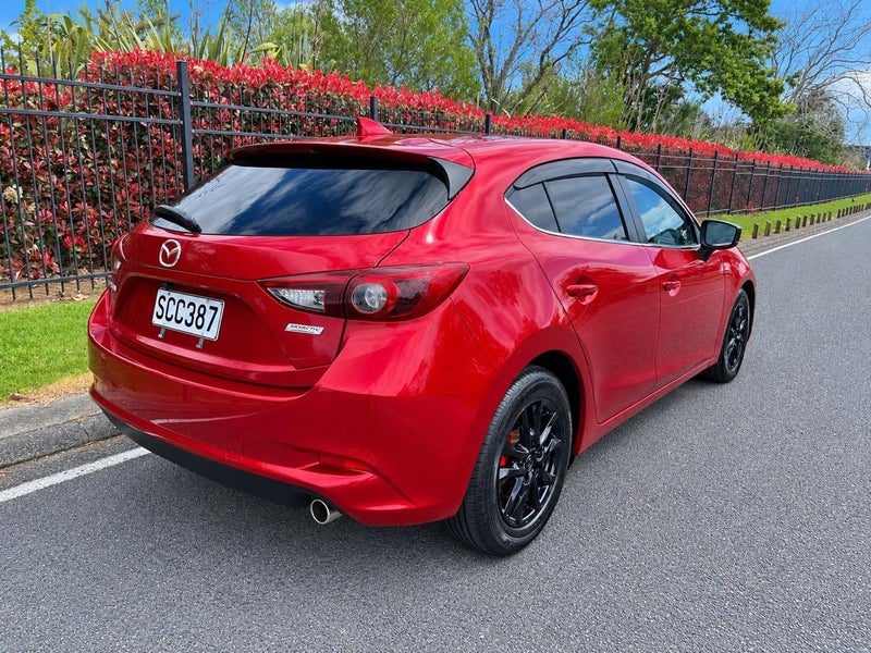 2017 Mazda Axela, photo 3