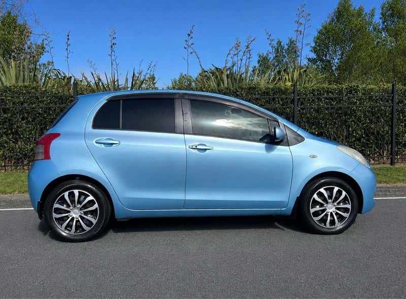 2005 Toyota Vitz, photo 2