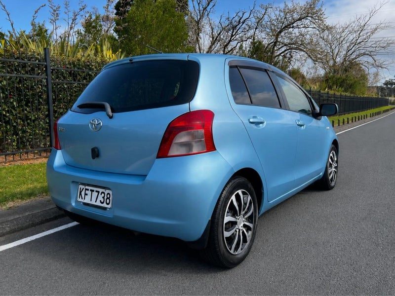 2005 Toyota Vitz, photo 3