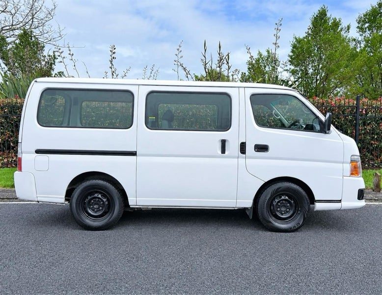2011 Nissan Caravan, photo 2
