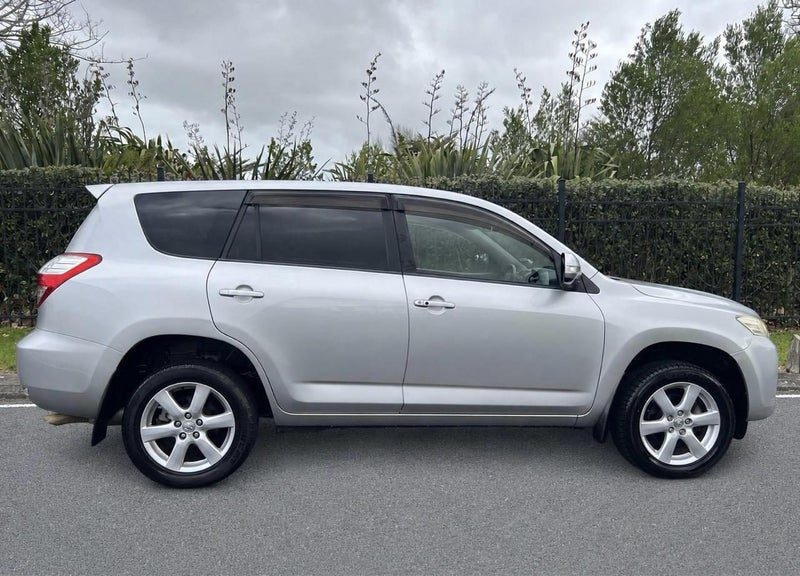 2009 Toyota Vanguard, photo 2