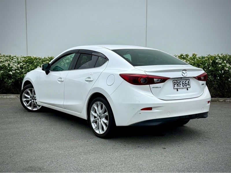 2015 Mazda Axela Hybrid, photo 3