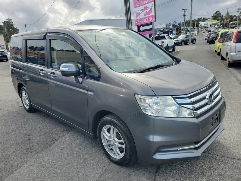 2013 Honda Step Wagon 2.0G 8-seater *113,301km*