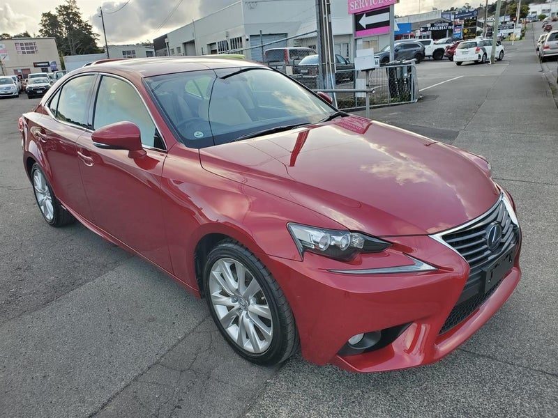 2013 Lexus IS300H Version L *ONLY 25,789km*