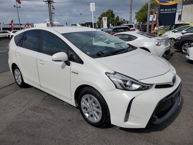 2018 Toyota Prius Alpha, main photo
