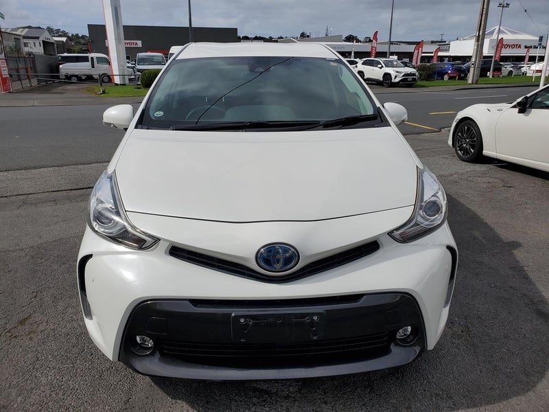 2018 Toyota Prius Alpha, photo 2