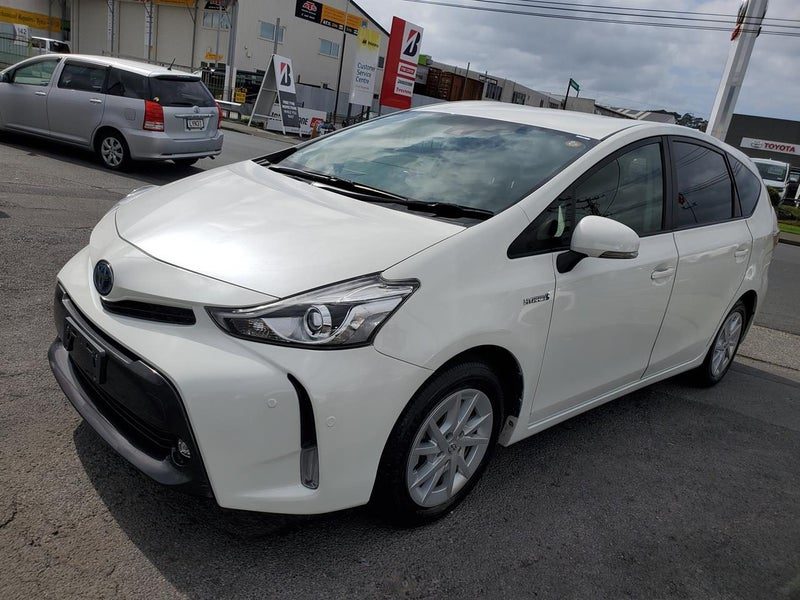 2018 Toyota Prius Alpha, photo 3