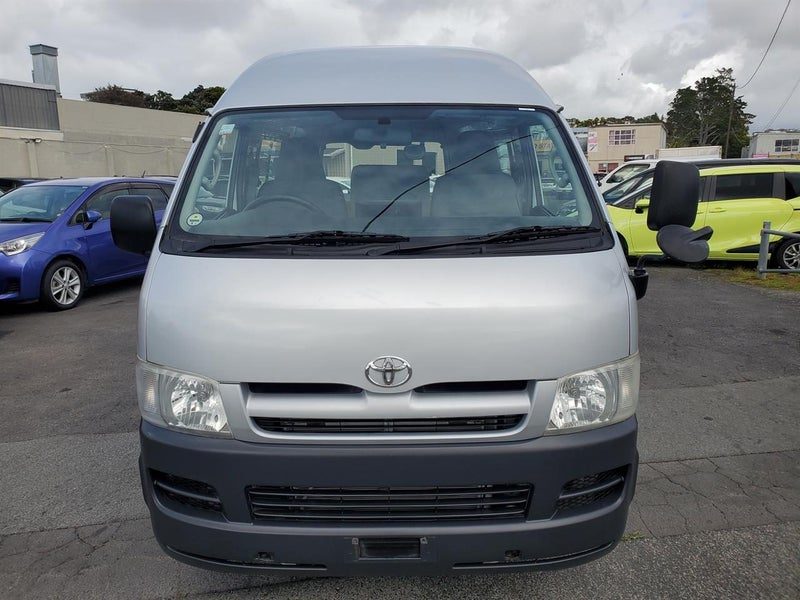 2005 Toyota Hiace DX, photo 2