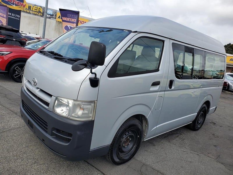 2005 Toyota Hiace DX, photo 3