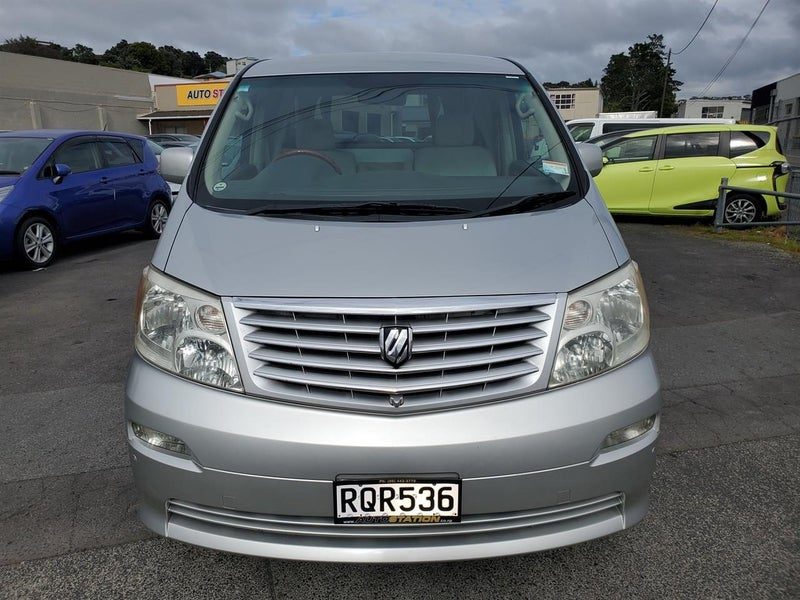2004 Toyota Alphard, photo 2