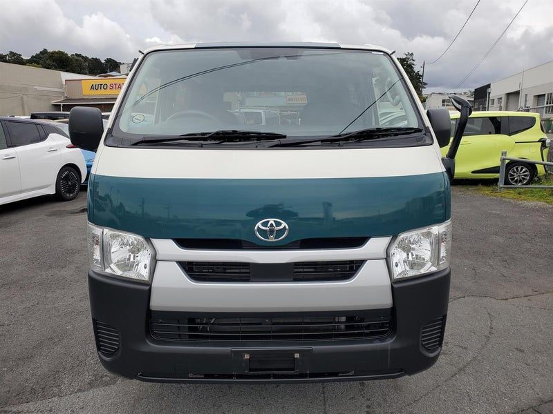 2021 Toyota Hiace, photo 2