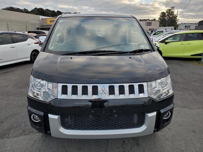 2014 Mitsubishi Delica D:5, photo 2