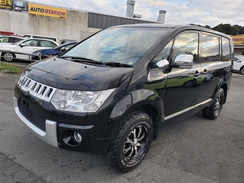2014 Mitsubishi Delica D:5, photo 3