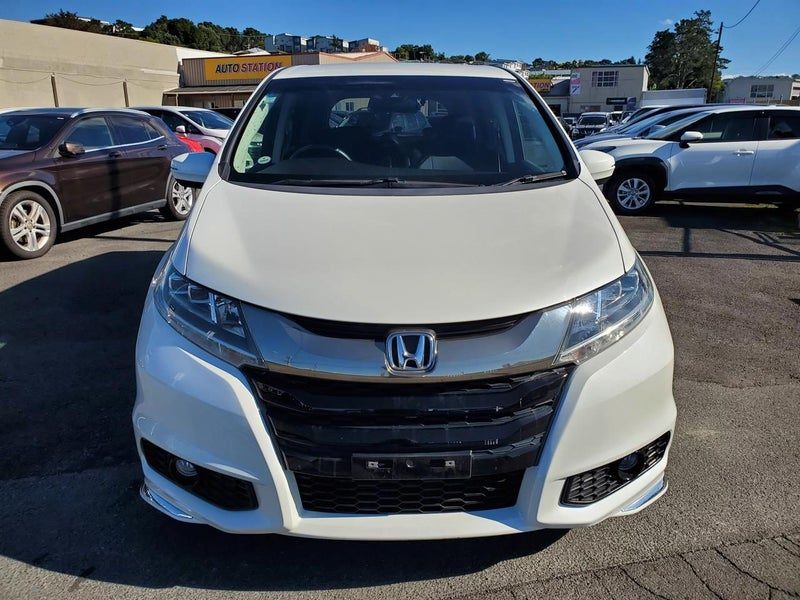 2015 Honda Odyssey Absolute, photo 2