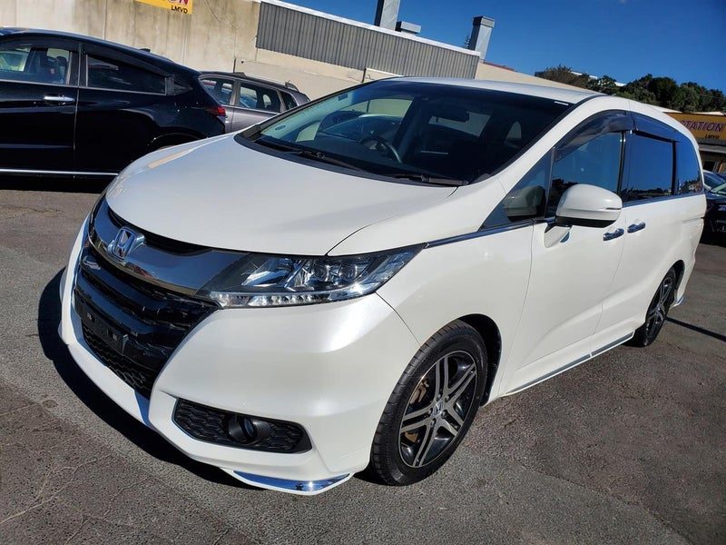 2015 Honda Odyssey Absolute, photo 3