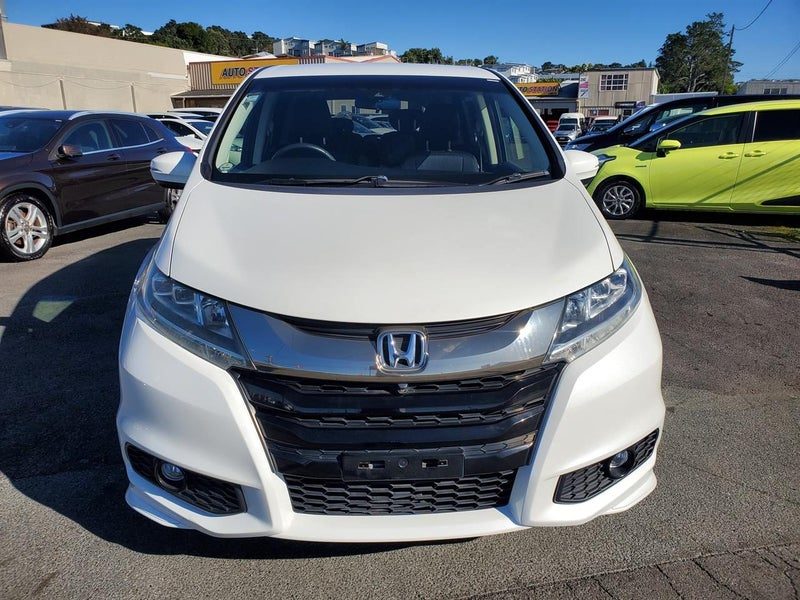 2015 Honda Odyssey Absolute, photo 2