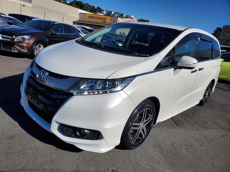 2015 Honda Odyssey Absolute, photo 3