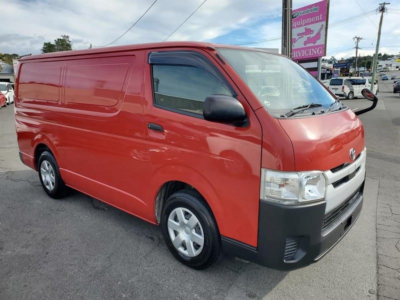 2020 Toyota Hiace 2.8diesel *ONLY 93,291km*