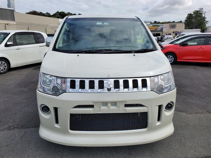 2012 Mitsubishi Delica D:5, photo 2